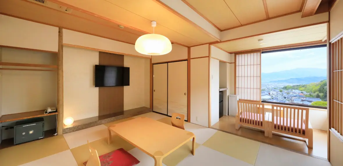 画像:【角部屋】和室10畳+広縁 内観