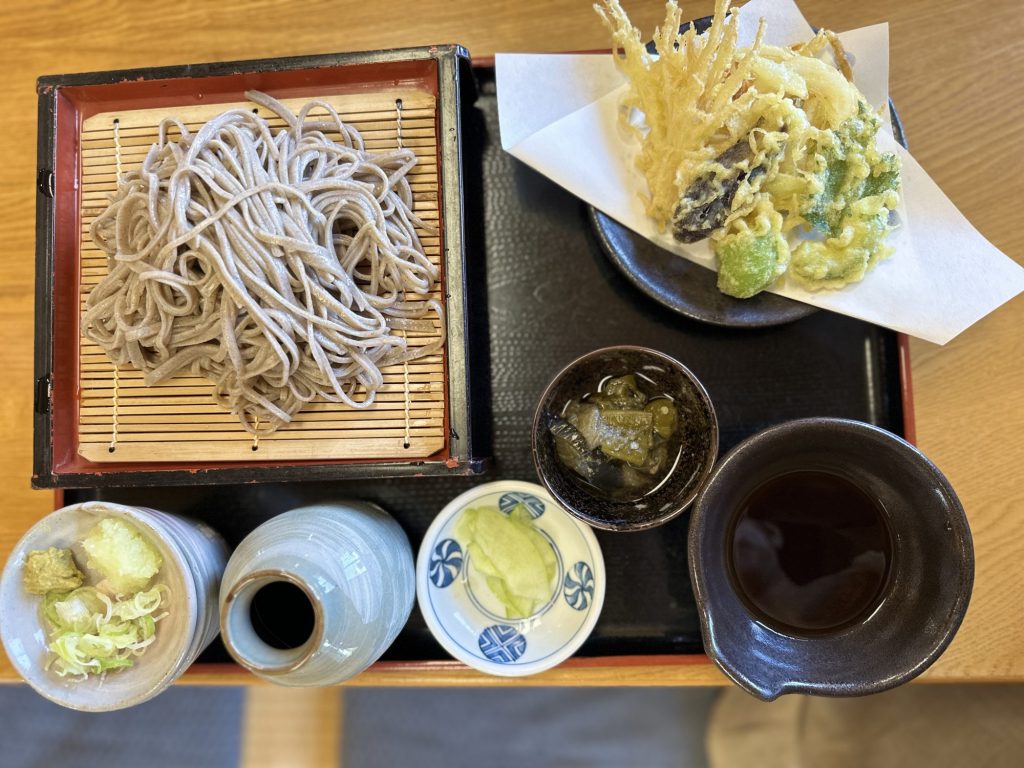 地元に愛される　お蕎麦屋さん　めちゃくちゃ　暑い　やっぱり冷たい　お蕎麦でしょ‼️ メインイメージ画像