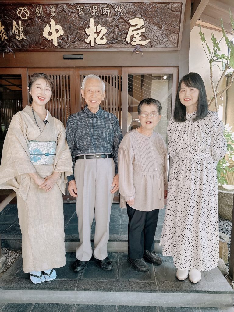 芸者さんが手を振っていてね‼️湯治宿だった中松屋を知るお客様‼️ メインイメージ画像