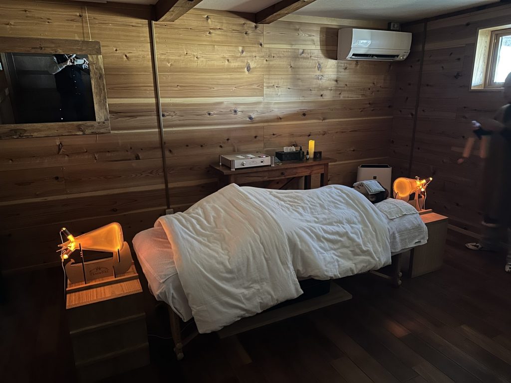 女将ちゃん　若返りの機械に眠る✨　HALE PLUMERIA メインイメージ画像