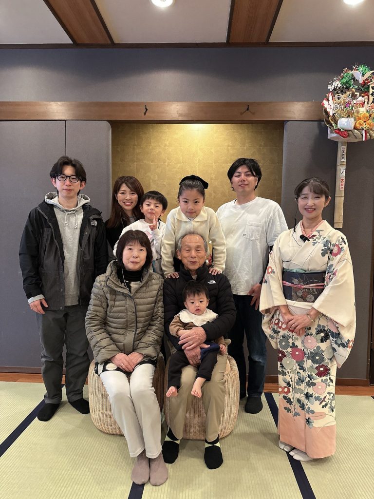 ご両親喜寿　古希のお祝いに　親子3世代で メインイメージ画像